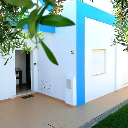 Casa Tedi, Alto Do Perogil, - 3 Bedroom, 3 Bathroom Villa, Large Pool, Exquisite Gardens&air-conditioning Casa vacanze Tavira