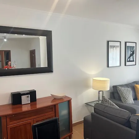 Casa Tedi, Alto Do Perogil, - 3 Bedroom, 3 Bathroom Villa, Large Pool, Exquisite Gardens & Air-conditioning 度假居 *