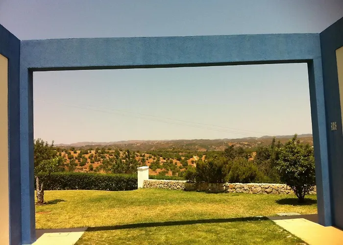 Casa Tedi, Alto Do Perogil, - 3 Bedroom, 3 Bathroom Villa, Large Pool, Exquisite Gardens & Air-conditioning 度假居 *