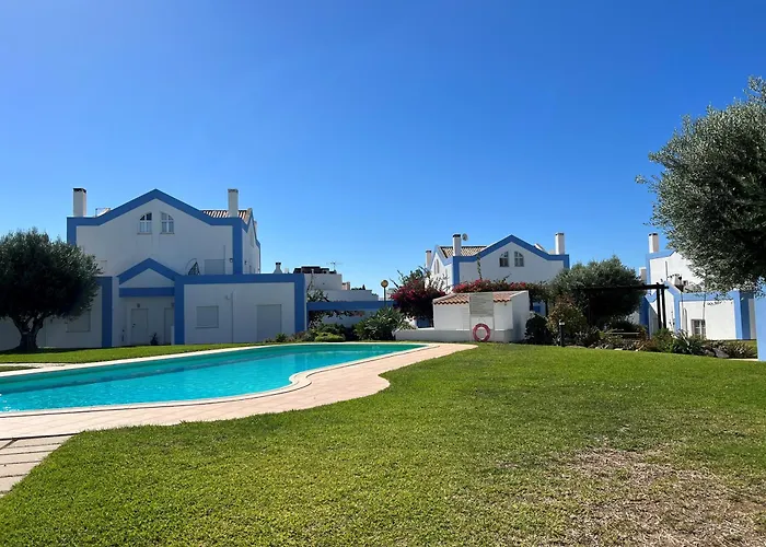 度假居 Casa Tedi, Alto Do Perogil, - 3 Bedroom, 3 Bathroom Villa, Large Pool, Exquisite Gardens & Air-conditioning *