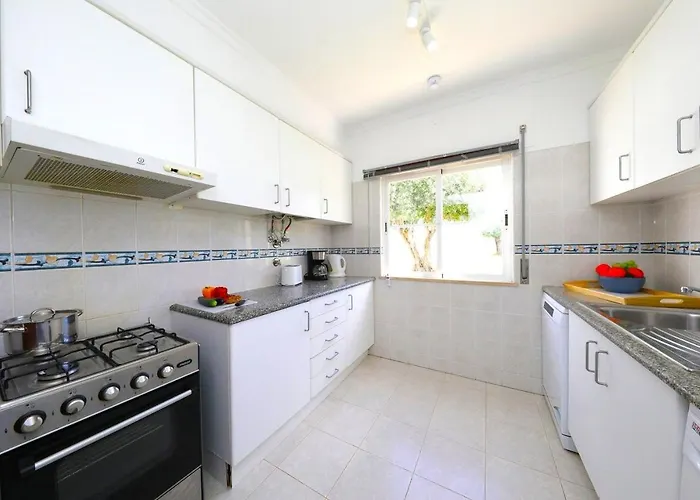 Casa Tedi, Alto Do Perogil, - 3 Bedroom, 3 Bathroom Villa, Large Pool, Exquisite Gardens & Air-conditioning