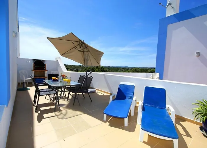 度假居 Casa Tedi, Alto Do Perogil, - 3 Bedroom, 3 Bathroom Villa, Large Pool, Exquisite Gardens & Air-conditioning