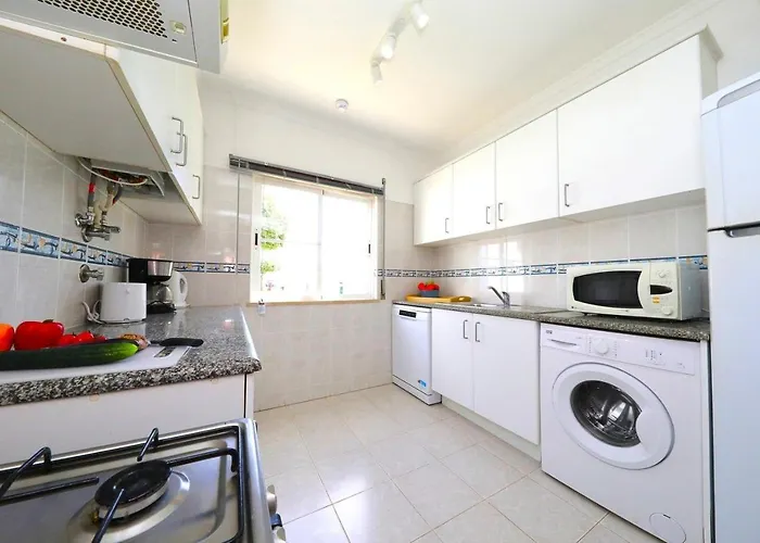 Casa Tedi, Alto Do Perogil, - 3 Bedroom, 3 Bathroom Villa, Large Pool, Exquisite Gardens & Air-conditioning 度假居 *