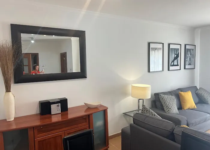 Casa Tedi, Alto Do Perogil, - 3 Bedroom, 3 Bathroom Villa, Large Pool, Exquisite Gardens & Air-conditioning 度假居 *