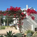 Casa Tedi, Alto Do Perogil, - 3 Bedroom, 3 Bathroom Villa, Large Pool, Exquisite Gardens&air-conditioning Сasa de vacaciones *