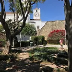 Semesterbostad Casa Tedi, Alto Do Perogil, - 3 Bedroom, 3 Bathroom Villa, Large Pool, Exquisite Gardens & Air-conditioning Tavira