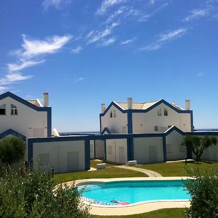 Casa Tedi, Alto Do Perogil, - 3 Bedroom, 3 Bathroom Villa, Large Pool, Exquisite Gardens & Air-conditioning Casa de Férias *