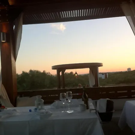 Casa Tedi, Alto Do Perogil, - 3 Bedroom, 3 Bathroom Villa, Large Pool, Exquisite Gardens & Air-conditioning *