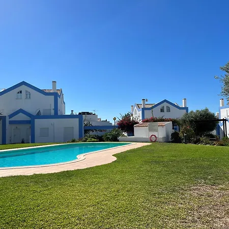 Dom wakacyjny Casa Tedi, Alto Do Perogil, - 3 Bedroom, 3 Bathroom Villa, Large Pool, Exquisite Gardens & Air-conditioning *