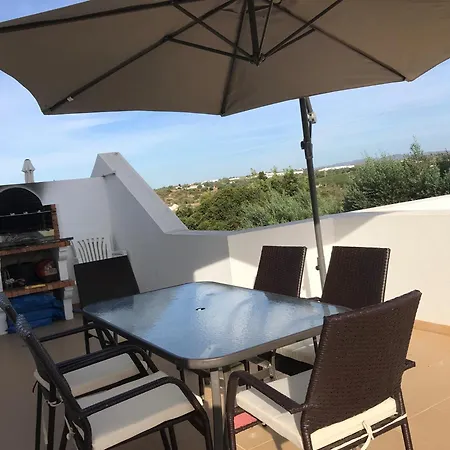 Dom wakacyjny Casa Tedi, Alto Do Perogil, - 3 Bedroom, 3 Bathroom Villa, Large Pool, Exquisite Gardens & Air-conditioning