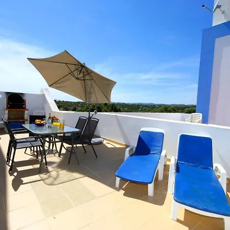 Casa de Férias Casa Tedi, Alto Do Perogil, - 3 Bedroom, 3 Bathroom Villa, Large Pool, Exquisite Gardens & Air-conditioning