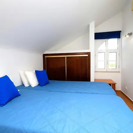 Casa Tedi, Alto Do Perogil, - 3 Bedroom, 3 Bathroom Villa, Large Pool, Exquisite Gardens & Air-conditioning Casa de Férias