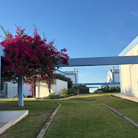 Casa Tedi, Alto Do Perogil, - 3 Bedroom, 3 Bathroom Villa, Large Pool, Exquisite Gardens & Air-conditioning Vakantiehuis