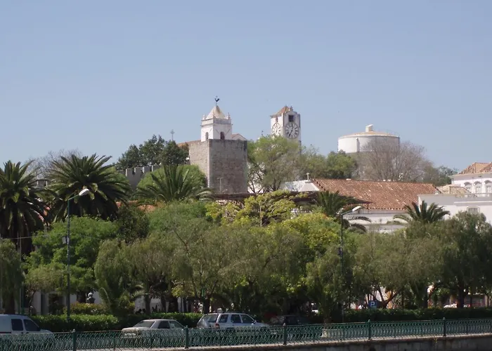 Casa Tedi, Alto Do Perogil, - 3 Bedroom, 3 Bathroom Villa, Large Pool, Exquisite Gardens & Air-conditioning *