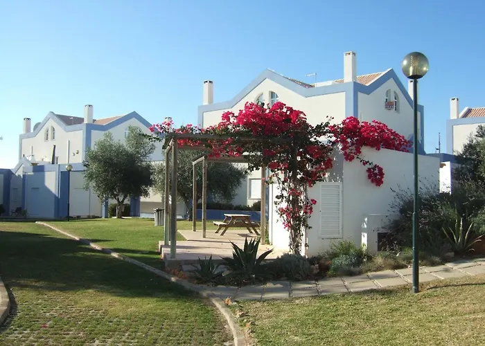 Casa Tedi, Alto Do Perogil, - 3 Bedroom, 3 Bathroom Villa, Large Pool, Exquisite Gardens & Air-conditioning Ferienhaus Tavira