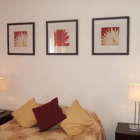 Casa Tedi, Alto Do Perogil, - 3 Bedroom, 3 Bathroom Villa, Large Pool, Exquisite Gardens & Air-conditioning בית נופש