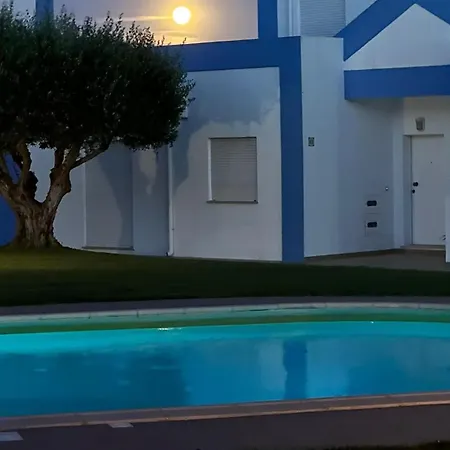 Casa Tedi, Alto Do Perogil, - 3 Bedroom, 3 Bathroom Villa, Large Pool, Exquisite Gardens & Air-conditioning בית נופש *