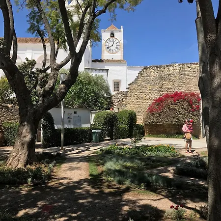 בית נופש Casa Tedi, Alto Do Perogil, - 3 Bedroom, 3 Bathroom Villa, Large Pool, Exquisite Gardens & Air-conditioning טאווירה