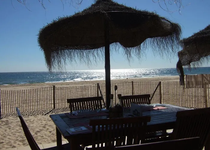 Casa Tedi, Alto Do Perogil, - 3 Bedroom, 3 Bathroom Villa, Large Pool, Exquisite Gardens & Air-conditioning تافيرا