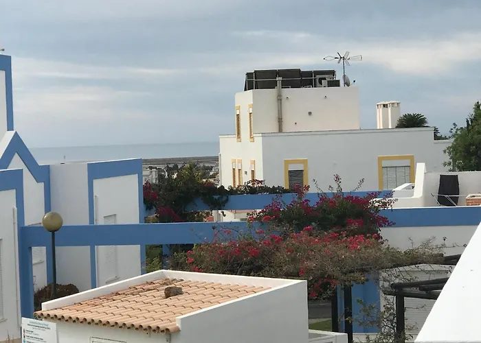 Casa Tedi, Alto Do Perogil, - 3 Bedroom, 3 Bathroom Villa, Large Pool, Exquisite Gardens & Air-conditioning * تافيرا