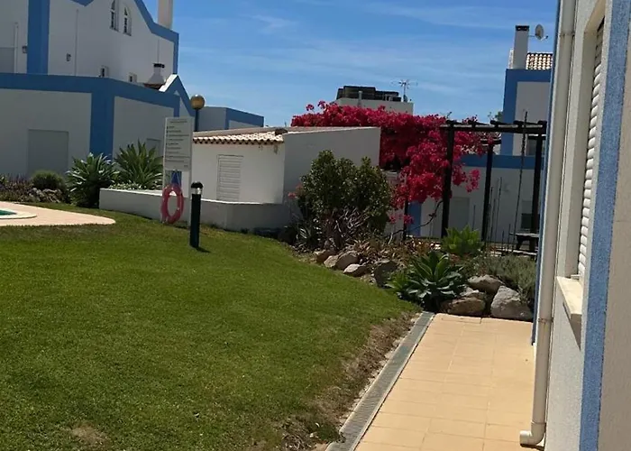 بيت للعطل Casa Tedi, Alto Do Perogil, - 3 Bedroom, 3 Bathroom Villa, Large Pool, Exquisite Gardens & Air-conditioning تافيرا