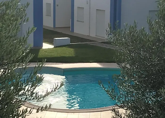 Casa Tedi, Alto Do Perogil, - 3 Bedroom, 3 Bathroom Villa, Large Pool, Exquisite Gardens & Air-conditioning بيت للعطل تافيرا