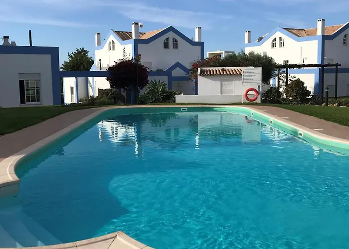 Casa Tedi, Alto Do Perogil, - 3 Bedroom, 3 Bathroom Villa, Large Pool, Exquisite Gardens & Air-conditioning تافيرا