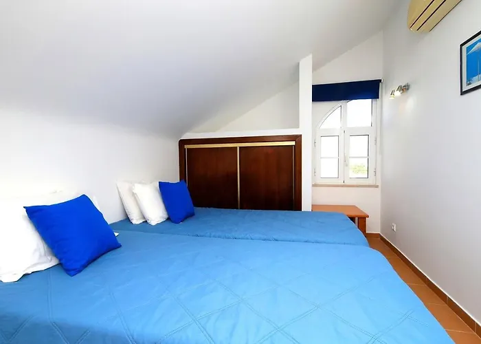 Casa Tedi, Alto Do Perogil, - 3 Bedroom, 3 Bathroom Villa, Large Pool, Exquisite Gardens & Air-conditioning بيت للعطل
