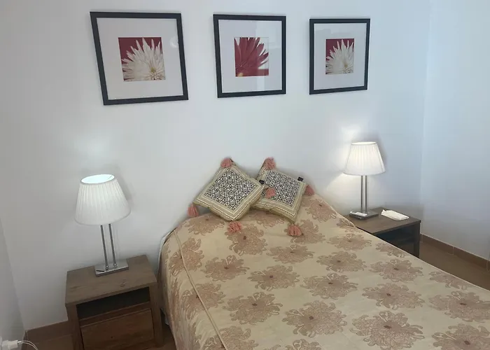 Casa Tedi, Alto Do Perogil, - 3 Bedroom, 3 Bathroom Villa, Large Pool, Exquisite Gardens & Air-conditioning بيت للعطل